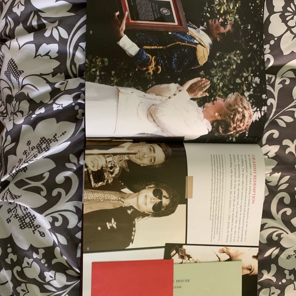 Michael Jackson Collector’s Book - Picture 4 of 4